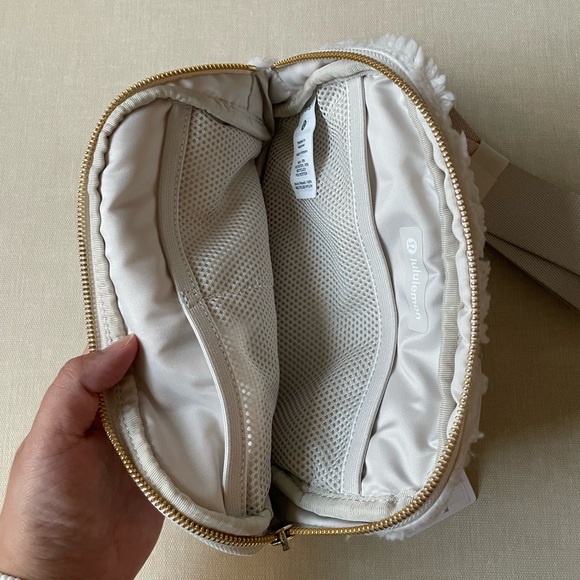 Lululemon Belt Bag 1L Fleece - White Opal/Gold - Picture 12 of 14